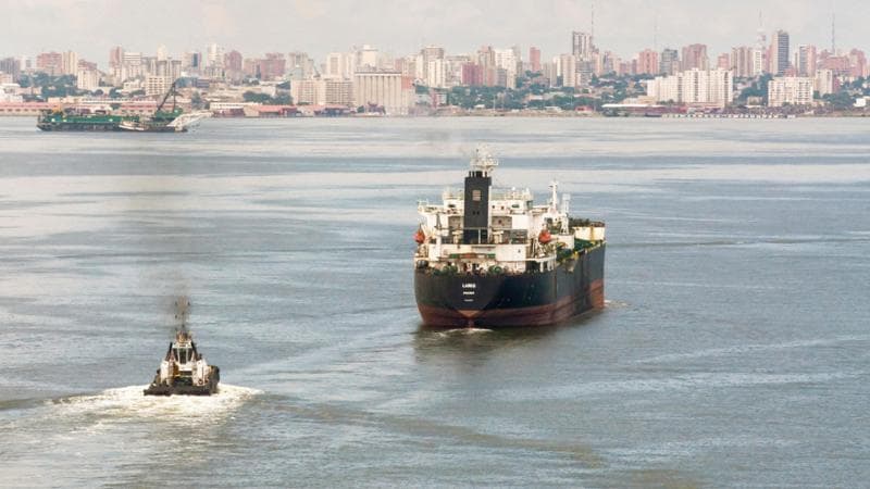L’amara ironia del cambiamento climatico: l’innalzamento dei mari minaccia i porti petroliferi