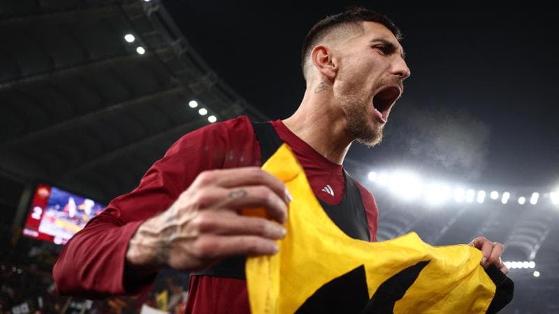 Lorenzo Pellegrini festeggia la vittoria nel derby