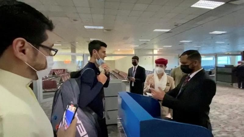 Djokovic in aeroporto a Dubai