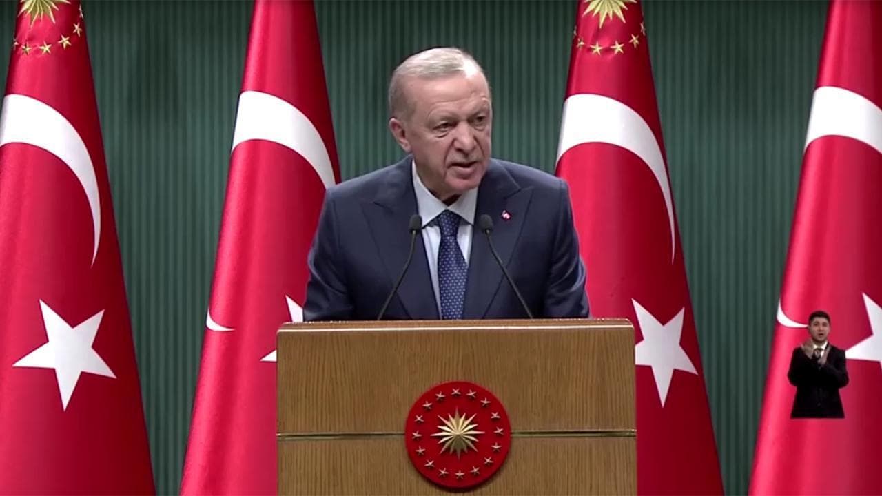 Erdogan contro i curdi in Siria: "Il destino dei terroristi è essere sepolti insieme alle loro armi"
