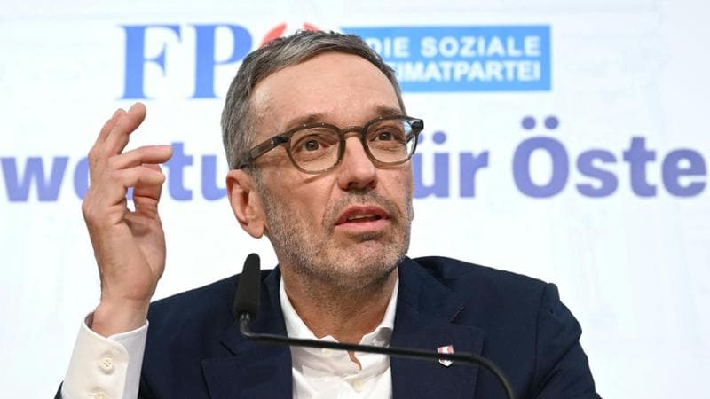 Austria, Kickl avverte: “No a trucchi o si vota”. E i popolari si dividono