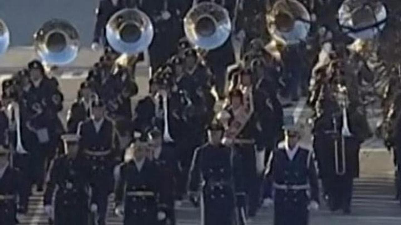 La salma di Carter al Campidoglio: la spettacolare processione del feretro lungo Constitution Avenue