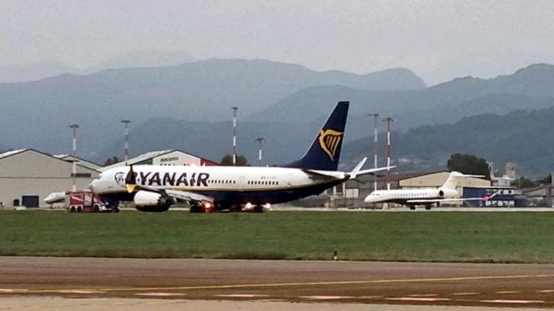 Ryanair fa causa a un passeggero: “Comportamento imperdonabile”