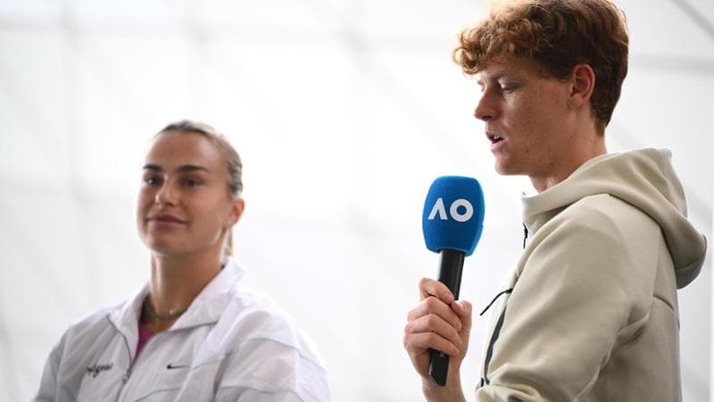 Jannik Sinner con Aryna Sabalenka alla cerimonia del sorteggio