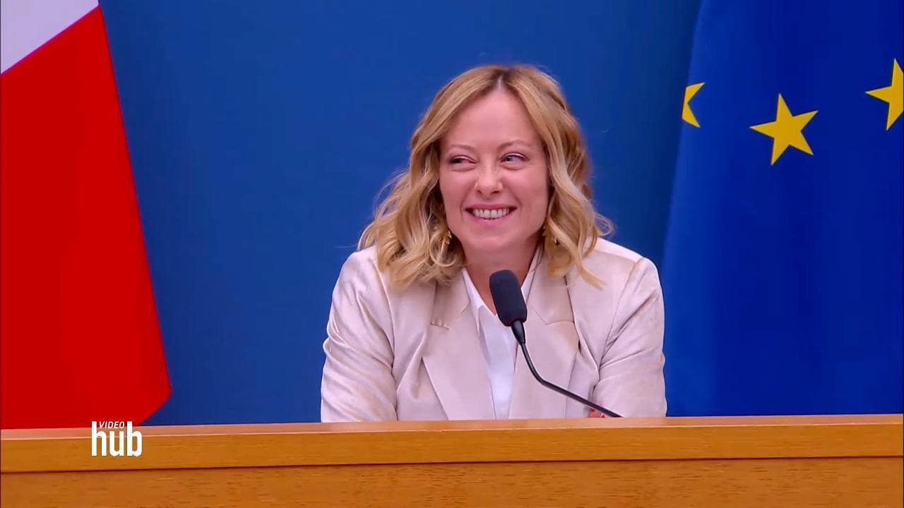 Meloni e l'imbarazzo alla domanda sulle formiche: "Le calpesto? Se le vedo no..."