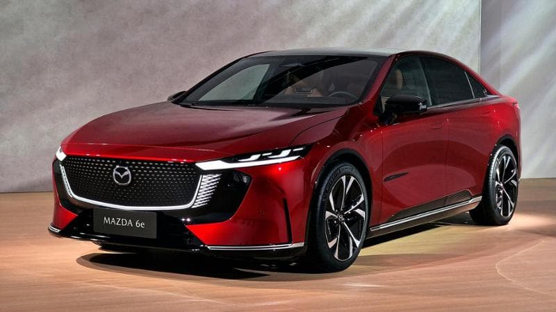 Mazda svela la 6e, l'ammiraglia elettrica con il comfort da berlina e lo spazio da hatchback