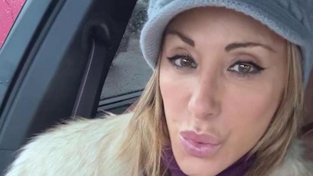 Sabrina Salerno: "Ultimo giorno di radioterapia. Percorso duro ma bisogna pensare positivo"
