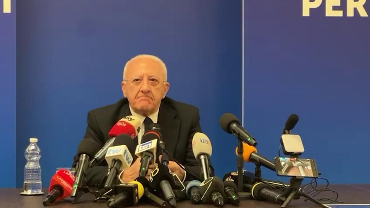 De Luca contro Meloni: "Rivendicava i nostri valori, poi gli slinguazzamenti con Musk"