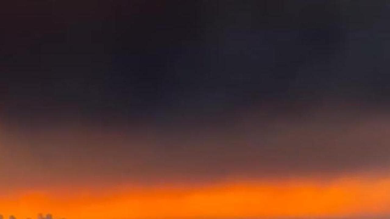 Los Angeles, tutto l'orizzonte e il cielo sono di fuoco: gli incendi visti dal Griffith Observatory