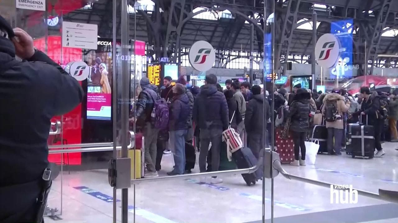 Milano, caos treni per un guasto elettrico: "Sempre disagi con i trasporti"