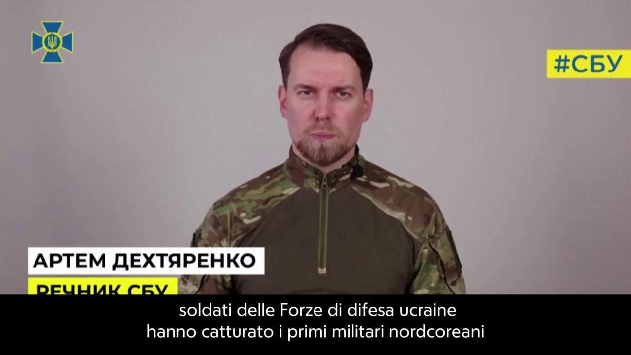 L'Ucraina diffonde video con due soldati nordcoreani: "Catturati, hanno ricevuto le cure necessarie"