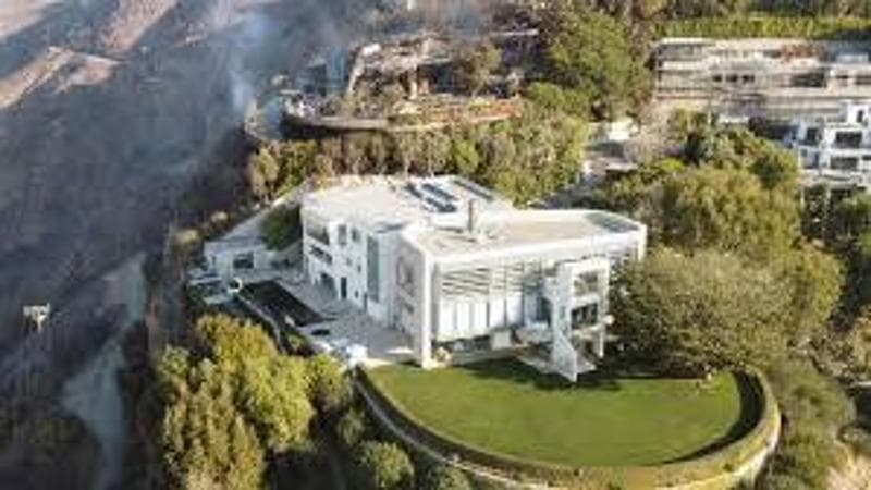 La villa di Tom Hanks ancora in piedi