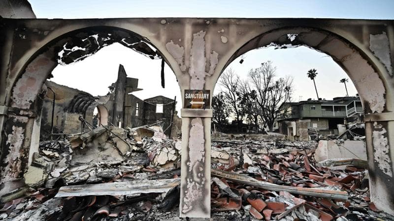 Macerie e sopravvissuti, viaggio ad Altadena: “In guerra contro il fuoco per salvare le nostre case”