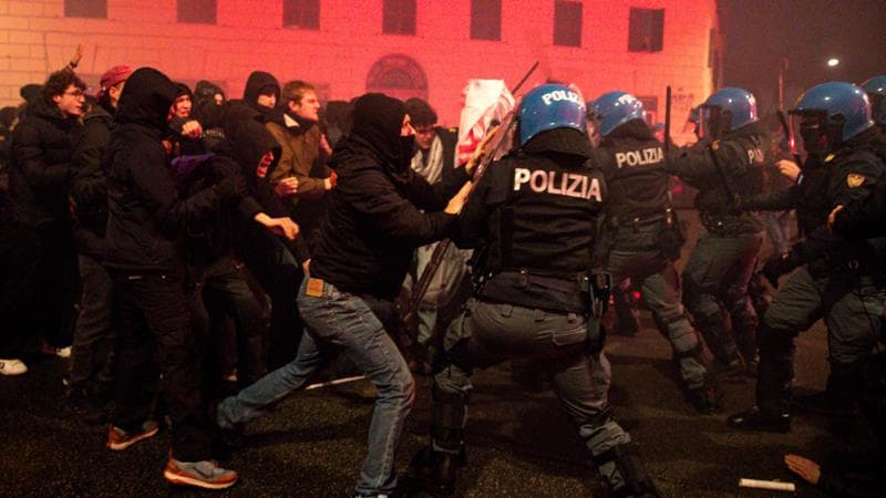 Scontri tra manifestanti e forze dell’ordine durante la manifestazione per Ramy Elgaml, nel quartiere di San Lorenzo, Roma, 11 gennaio 2025. ANSA/ANGELO CARCONI