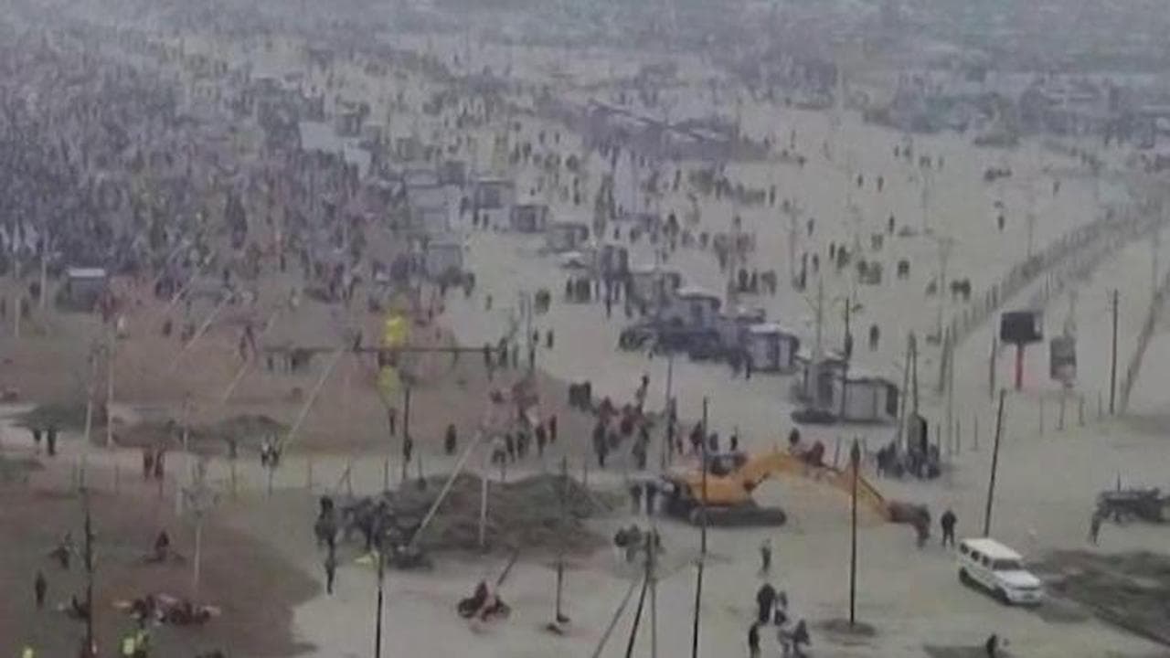 India, sul Gange il pellegrinaggio più grande al mondo: 400 milioni di pellegrini
