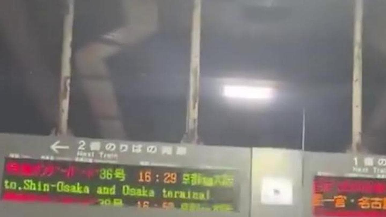 Terremoto in Giappone, la forte scossa fa tremare i tabelloni della stazione
