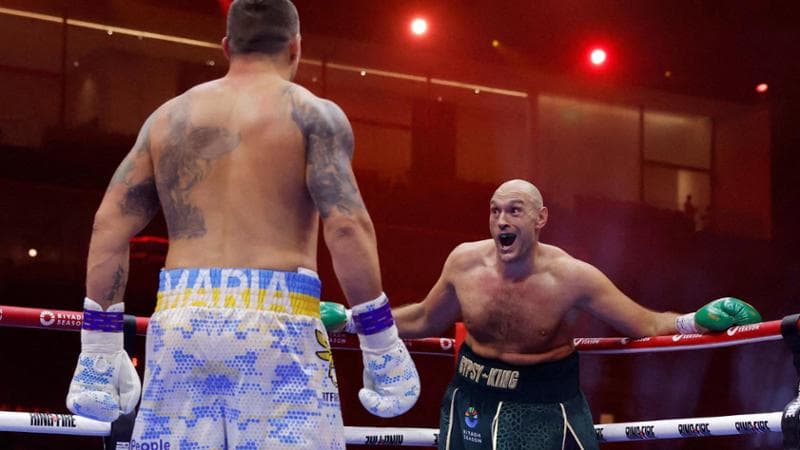 Tyson Fury istrionico durante il primo match con Usyk