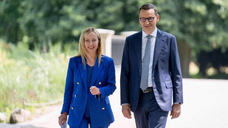 Ue, Meloni lascia la presidenza di Ecr: passaggio di testimone con l’ex premier polacco Morawiecki