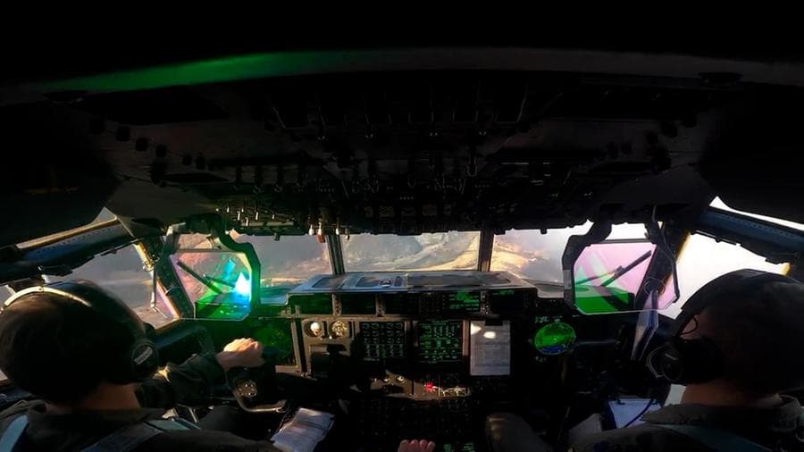 Los Angeles, aereo della Guardia Nazionale vola sopra Palisades: il video dalla cabina di pilotaggio