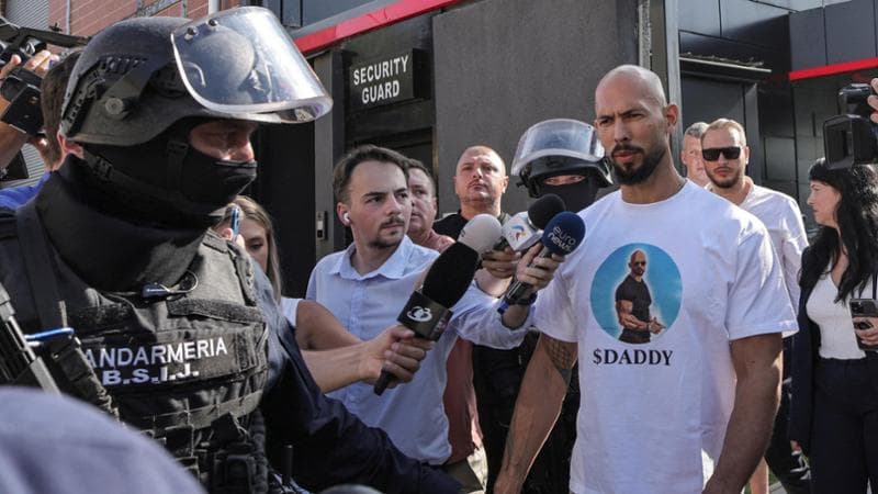 Andrew Tate, revocati gli arresti domiciliari: pena più lieve in Romania per l’influencer