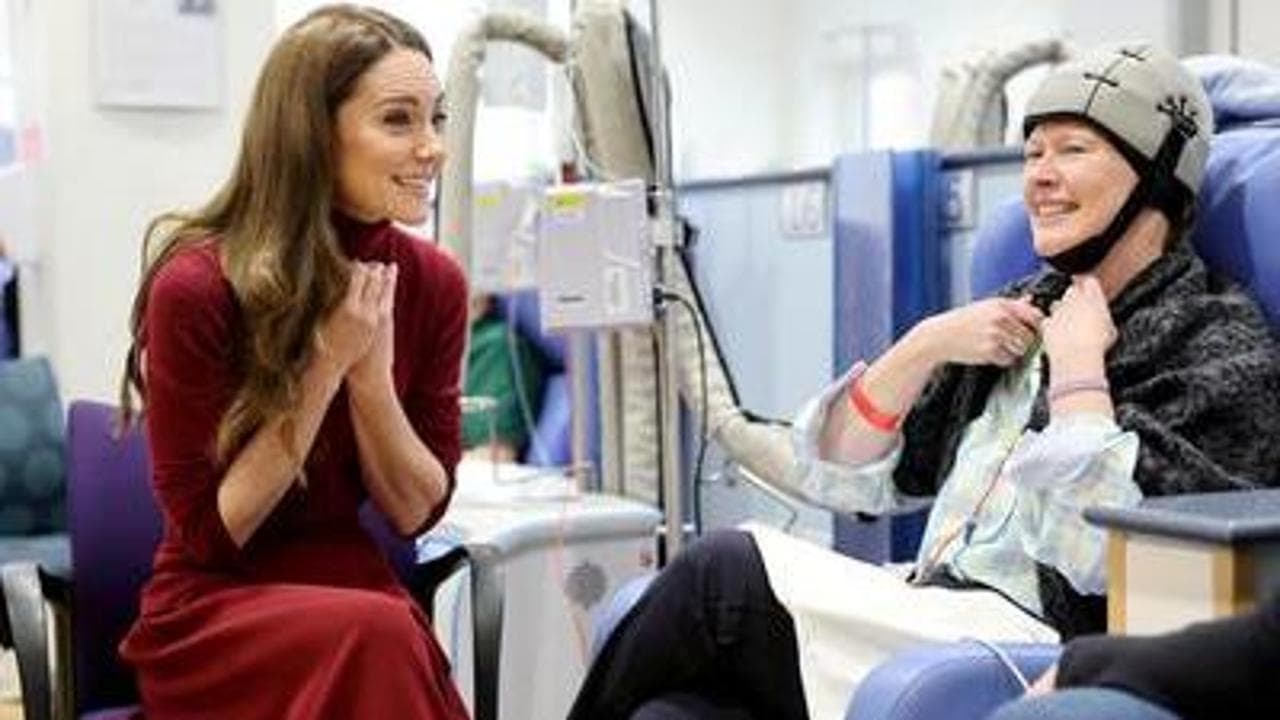 Londra, Kate Middleton visita l'ospedale dov'è stata curata per il cancro