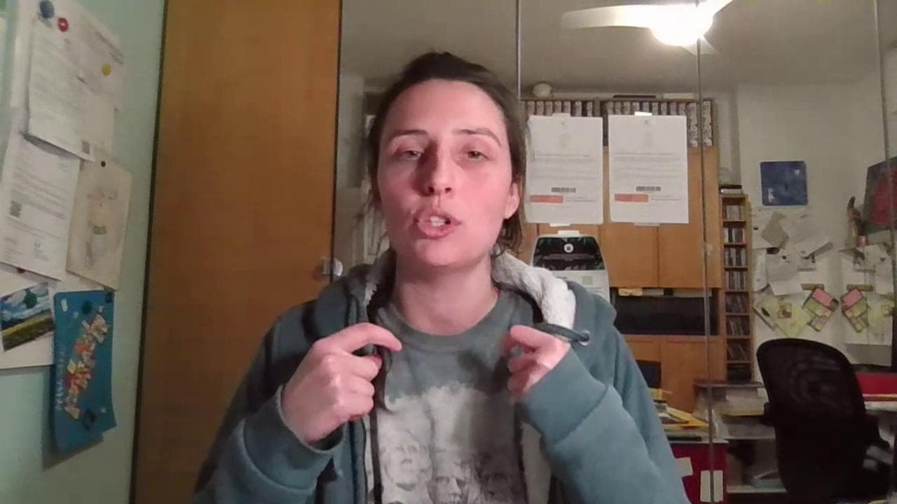 Brescia, l'attivista Elisa: "Squat senza slip solo alle donne. Pensate cosa fanno agli stranieri"