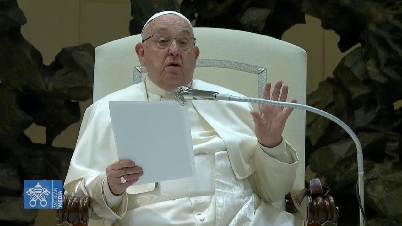 Abusi sui minori, Papa Francesco: "Atto spregevole e atroce, anche un caso è già troppo"