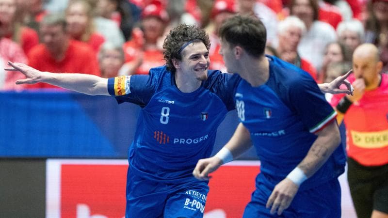 Giacomo Savini festeggia un gol contro la Tunisia