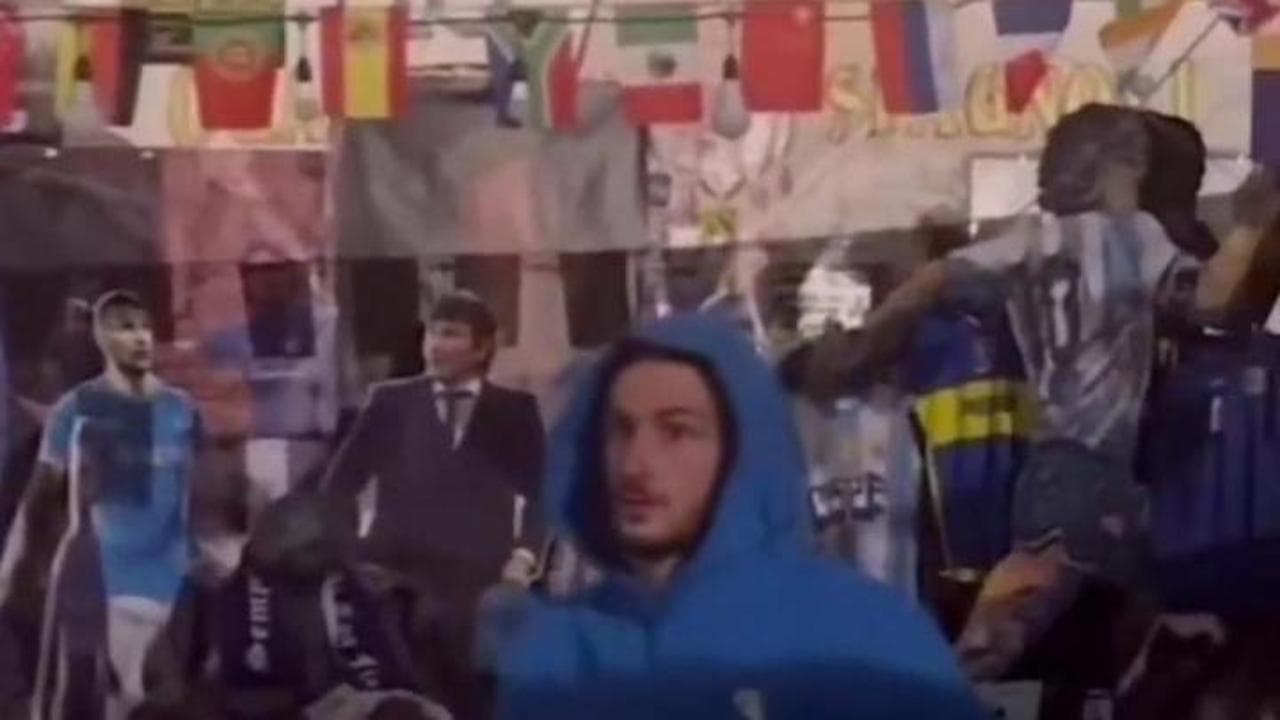 Kvaratskhelia dice addio al Napoli visitando di notte il murale dedicato a Maradona