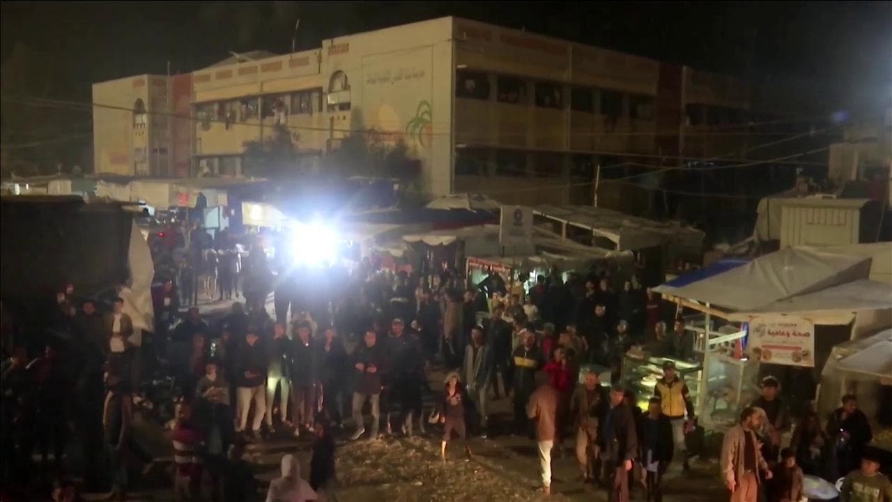 Medio Oriente, accordo tra Israele e Hamas: palestinesi festeggiano in strada a Khan Younis