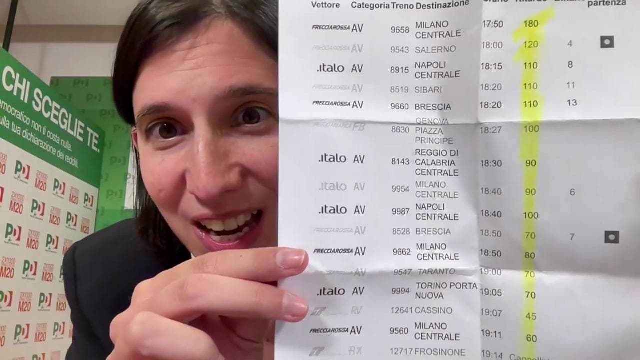 Treni, Schlein mostra la lista dei ritardi: "Il governo dirà che il chiodo lo avevamo piantato noi"