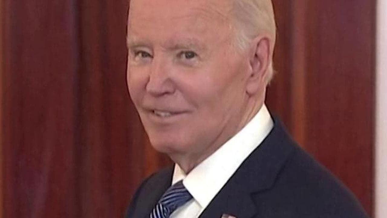 "Chi si prende il merito della tregua, lei o Trump?". La domanda che spiazza Biden: "È uno scherzo?"