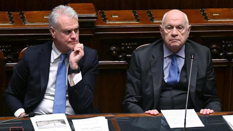 Il ministro della Pubblica amministrazione Paolo Zangrillo (a sinistra) accanto al ministro della Giustizia Carlo Nordio
