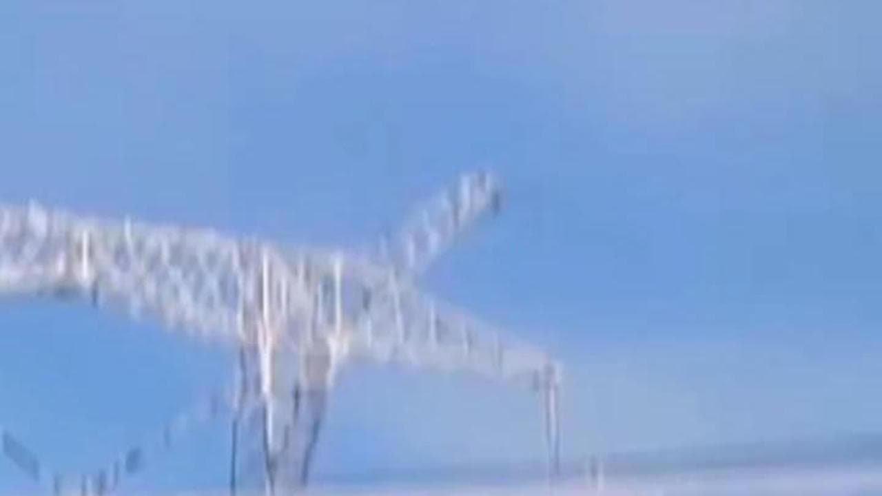 Cina, cavi dell'alta tensione congelati: interviene il drone anti-ghiaccio