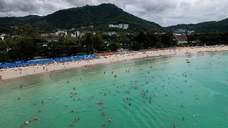 Thailandia, Phuket sommersa dai rifiuti da turismo. “Oltre 1000 tonnellate al giorno in discarica”