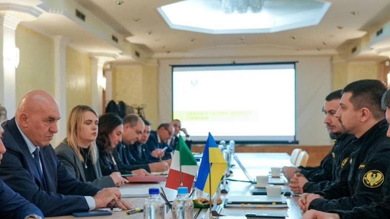 GUIDO CROSETTO MINISTRO DELLA DIFESA, HERMAN SMETANIN MINISTRO DELLE INDUSTRIE STRATEGICHE DELL'UCRAINA