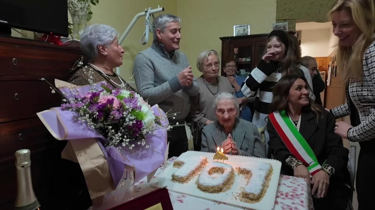 Foggia, Luigina Sabatini festeggia 107 anni: "La penna e la zappa sono il mio motto"
