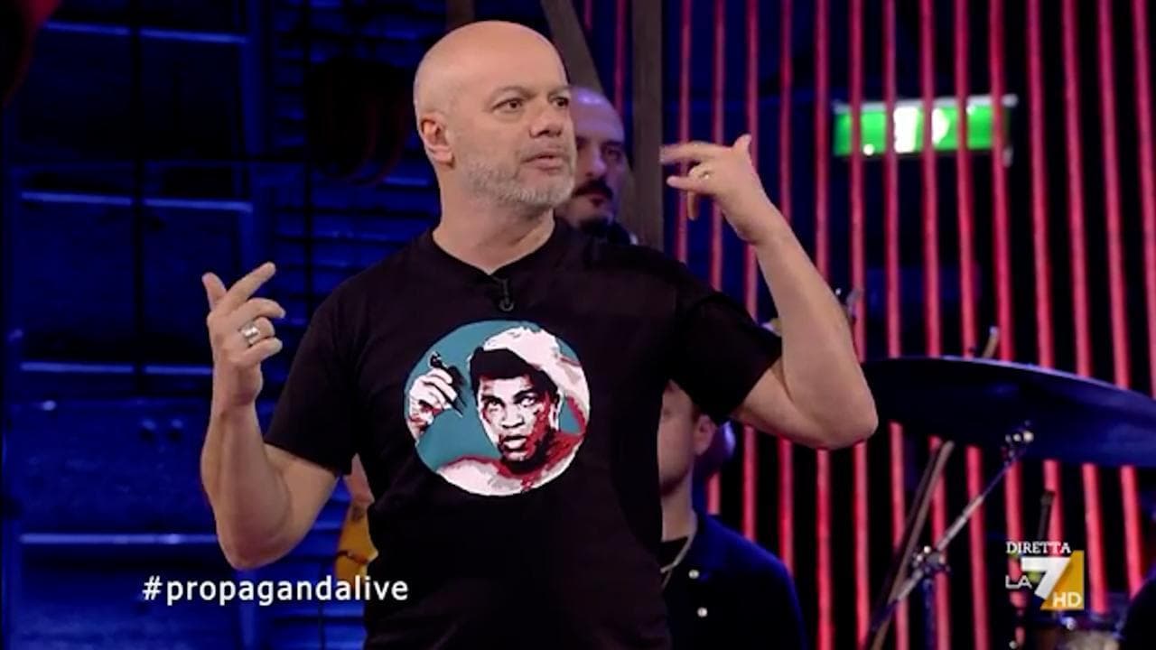 Telefonata interrompe Propaganda Live: torna Corrado Guzzanti con la "separazione delle corriere"