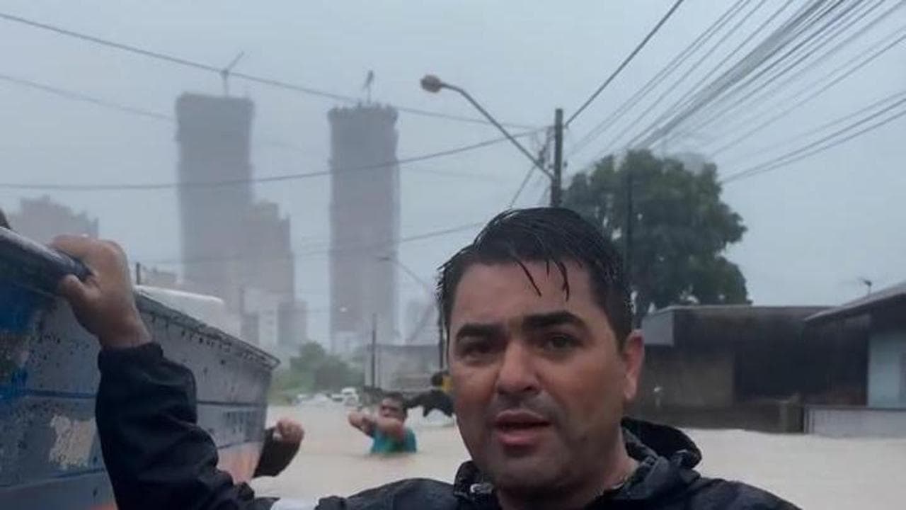 Maltempo in Brasile, il sindaco di Itapema tra strade e case allagate: "L'acqua ci arriva alla gola"