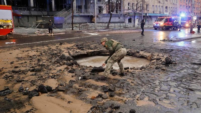 Missili russi colpiscono la metro nel cuore di Kiev: 3 morti