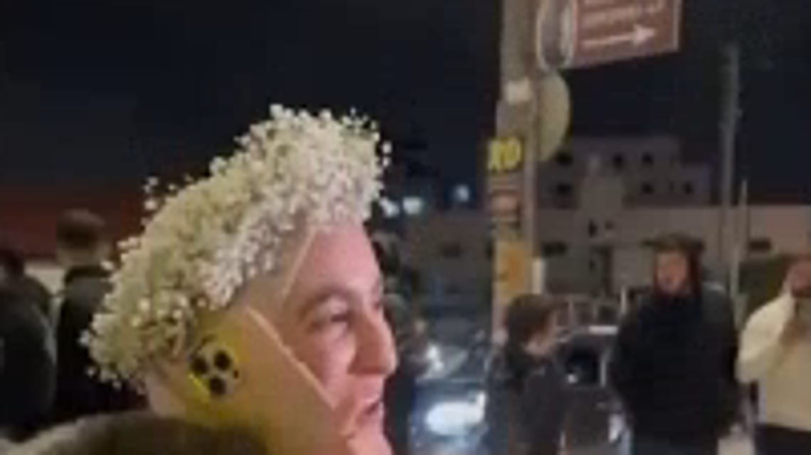 Ramallah, corone di fiori sulle teste delle detenute palestinesi per festeggiare la loro liberazione