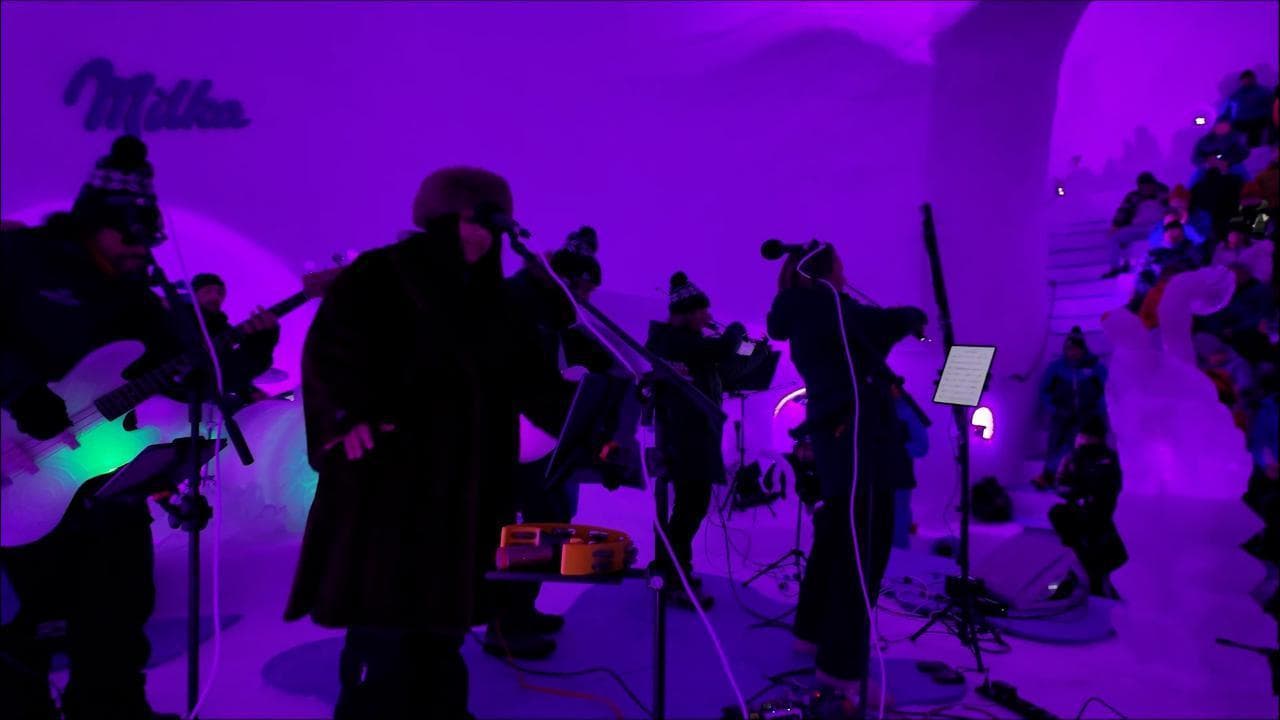 Il concerto è in un igloo: gli strumenti di ghiaccio che sfidano il cambiamento climatico