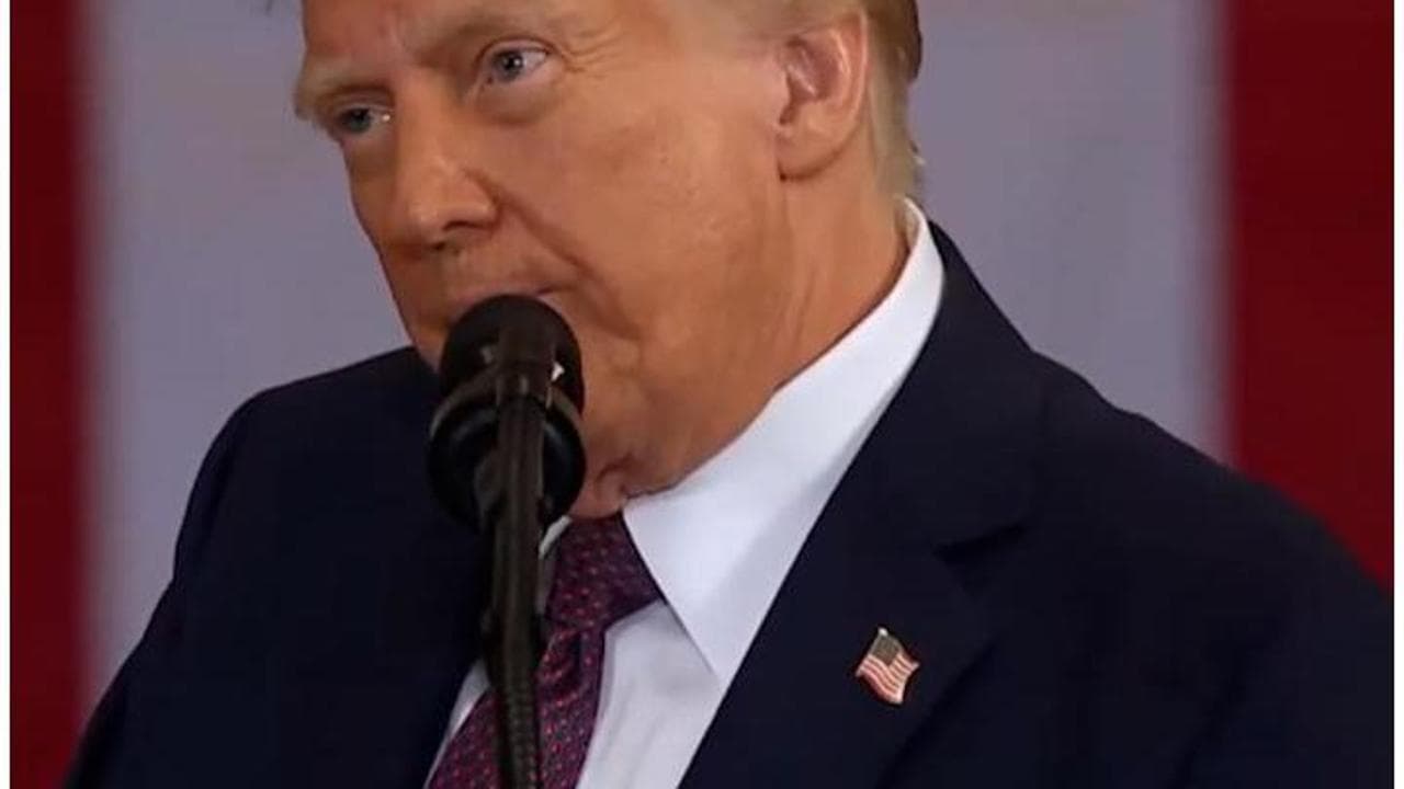 Trump: "Pianteremo la bandiera Usa su Marte". Elon Musk esulta con i pollici all’insù