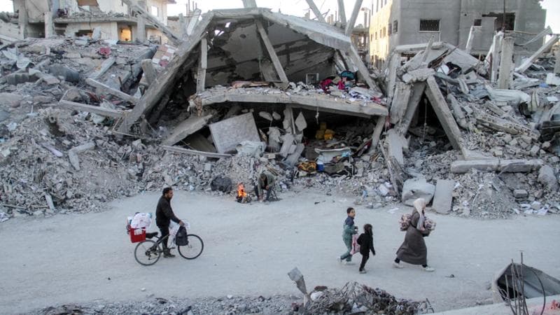 La testimonianza da Gaza: “Cercare oggetti tra le macerie di un terreno pieno di morti”