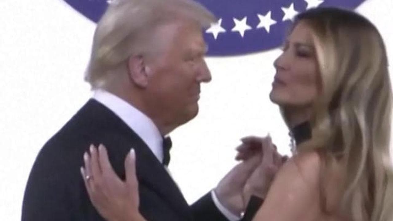 Giuramento Trump, Donald e Melania ballano alla fine dell'Inauguration Day