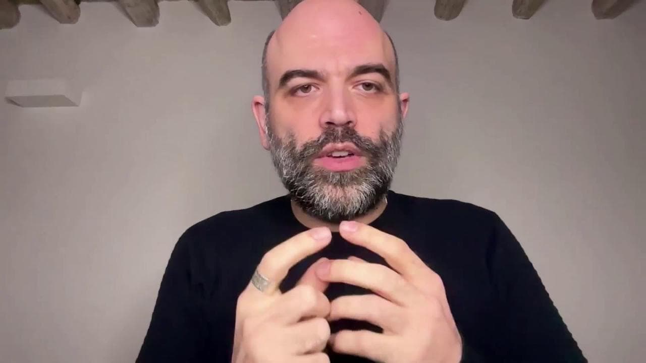 Il saluto romano di Musk, Saviano: "Elon come un troll, ha provocato apposta e si è preso la scena"