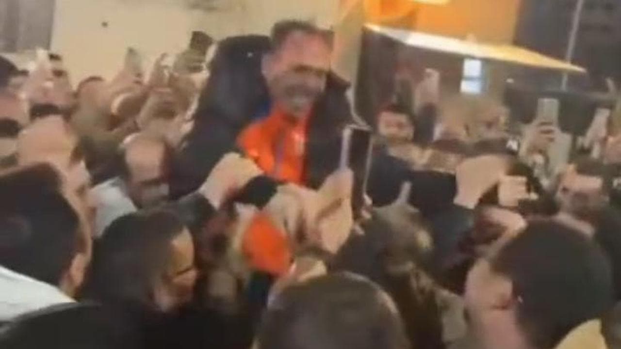 Rilasciato il generale libico Almasri, accusato di torture: la festa a Tripoli al suo ritorno