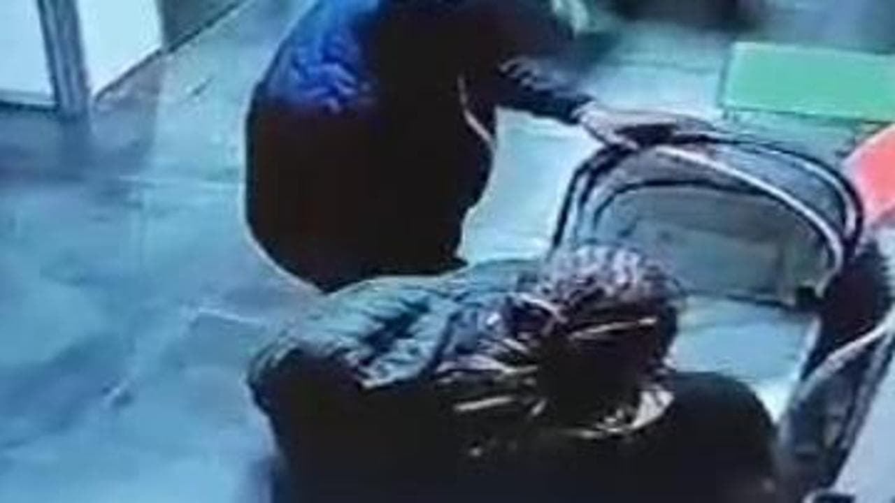 Neonata rapita a Cosenza: il momento in cui la coppia la porta via dalla clinica