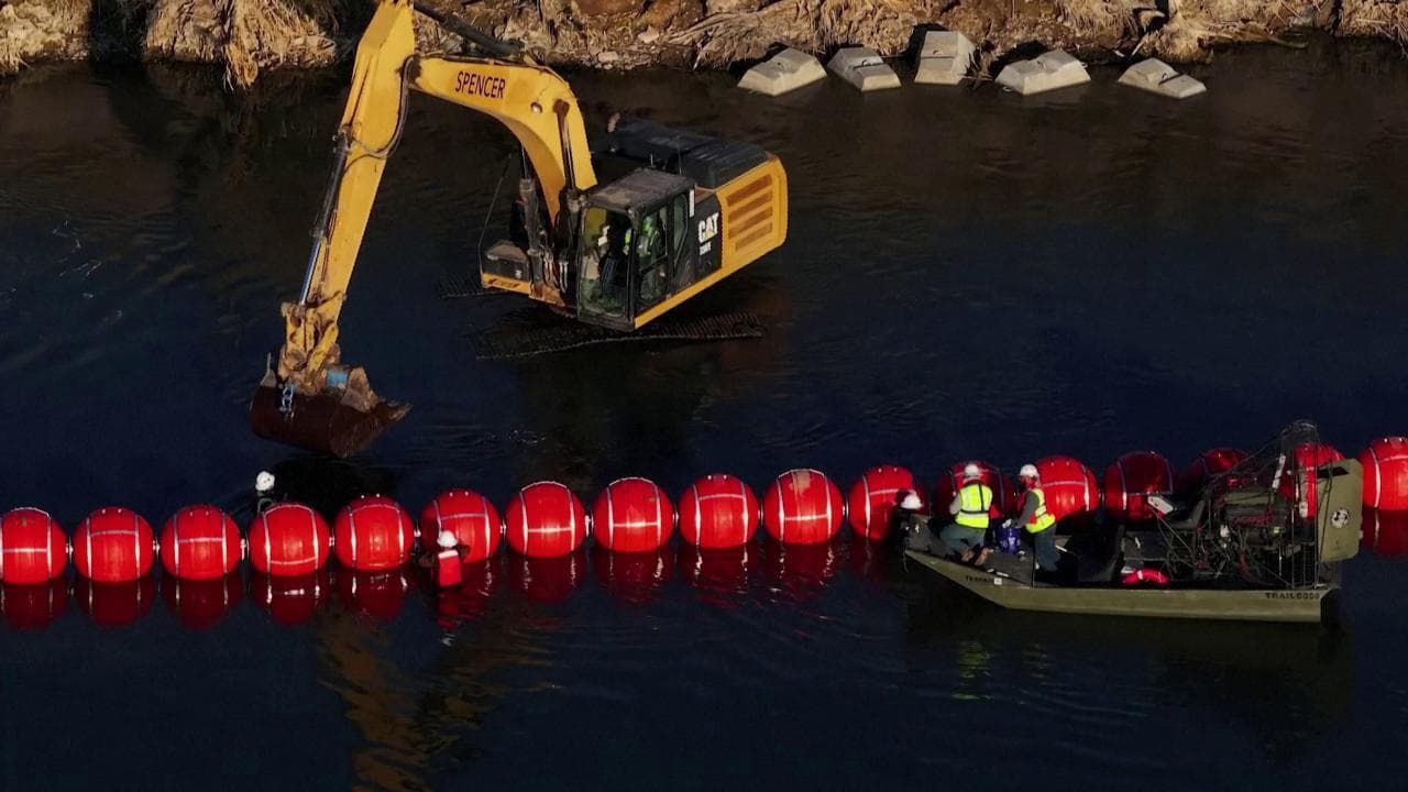 Texas, barriera di boe anti-migranti nel Rio Grande per impedire il passaggio del confine