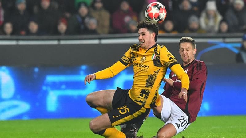 Bastoni in azione&nbsp;a Praga
